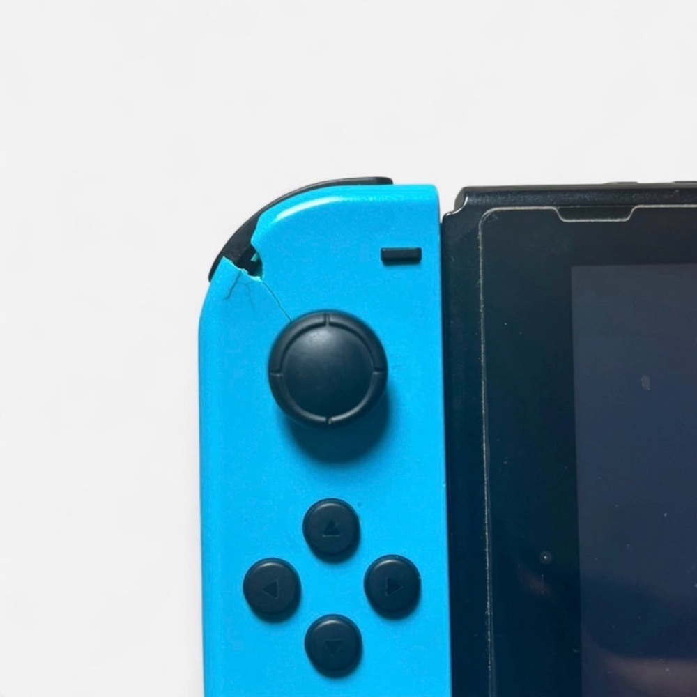 Nintendo Switch Bundle - Picture 5 of 6
